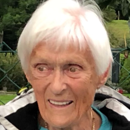 Eva Elisabeth Waage